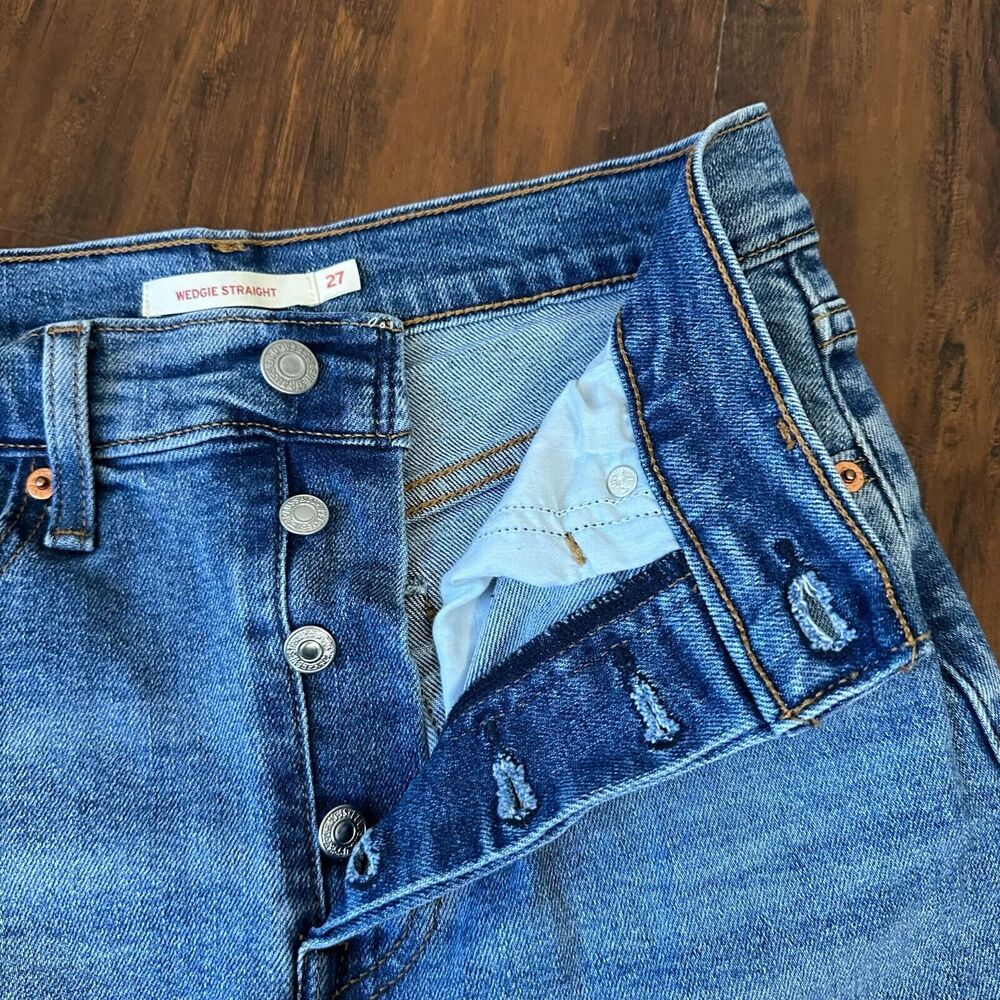 LEVI'S Wedgie Straight Jeans Blue Cropped Cut-Off High Rise Button Fly - Picture 4 of 14